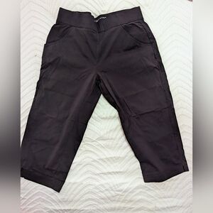 Columbia Medium black, stretchy Capri pants.